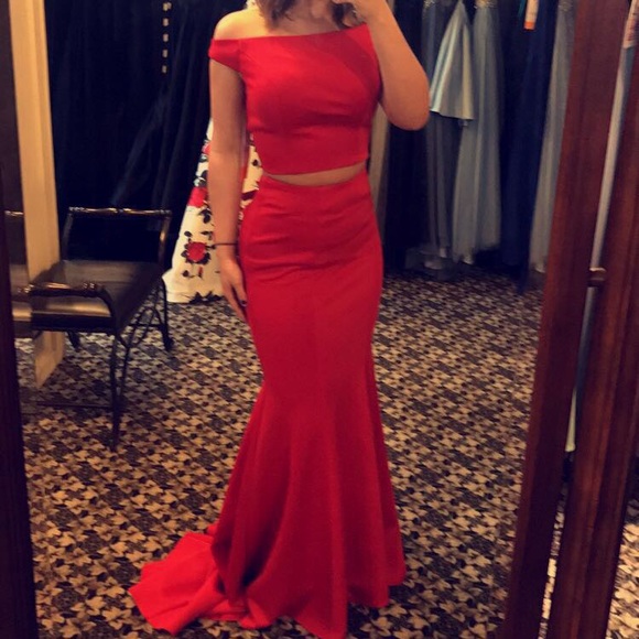 dave & johnny’s red prom dress - Picture 7 of 8